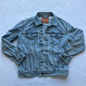 Levi's 72334 Trucker Jacket Medium Light Wash Distressed Worn-In Vintage Look